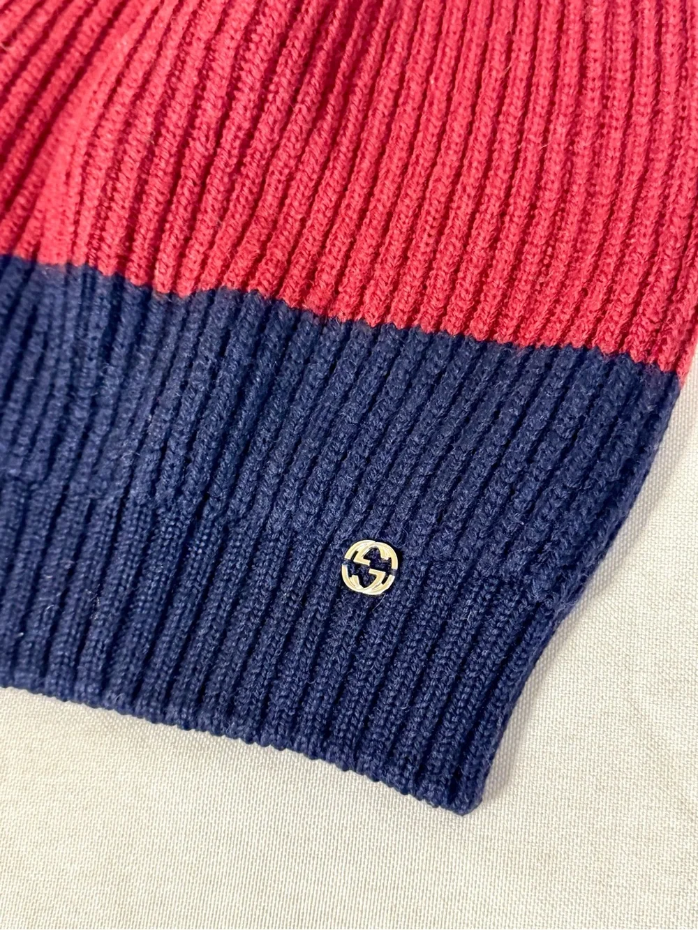 GUCCI Beanie in Navy and Red